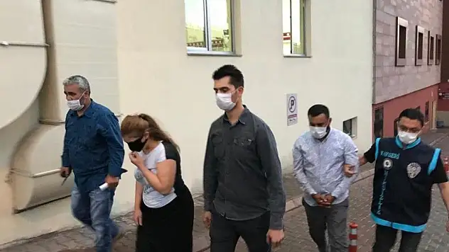 Otolardan ve evlerden hırsızlık yapan 2 kişi tutuklandı
