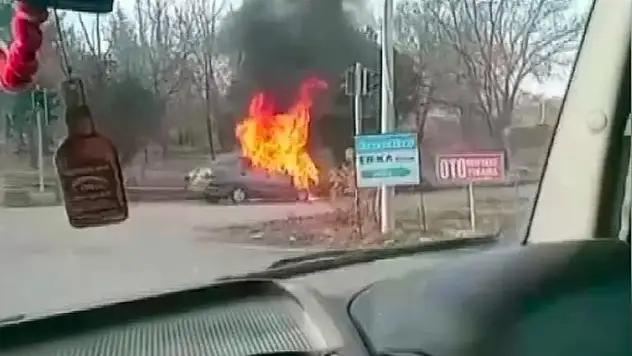 Otomobil alev alev yandı!