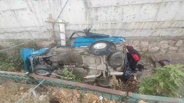 Otomobil drenaj kanalına uçtu