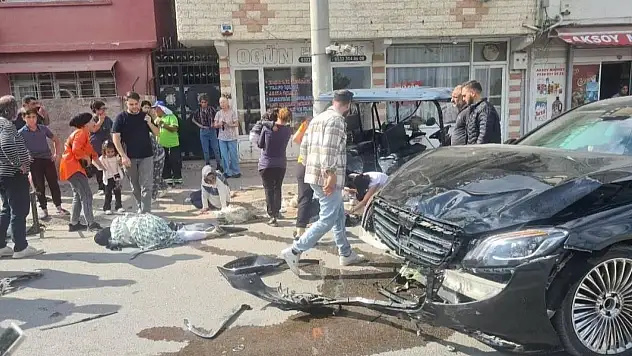 Adana'da kaza: 2'si ağır 3 kişi yaralandı