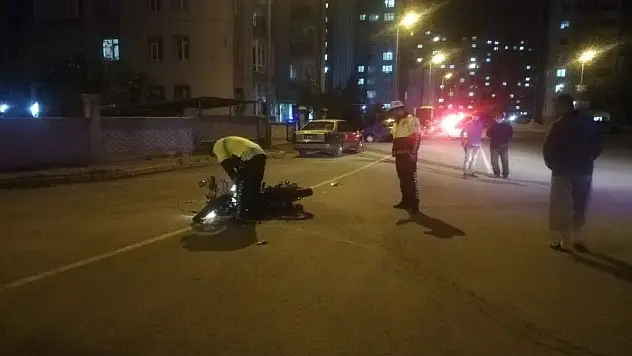 Otomobil motosiklete çarptı: 2 yaralı