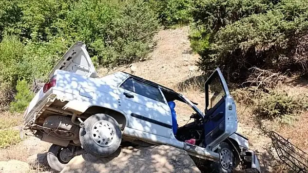Otomobil şarampole devrildi