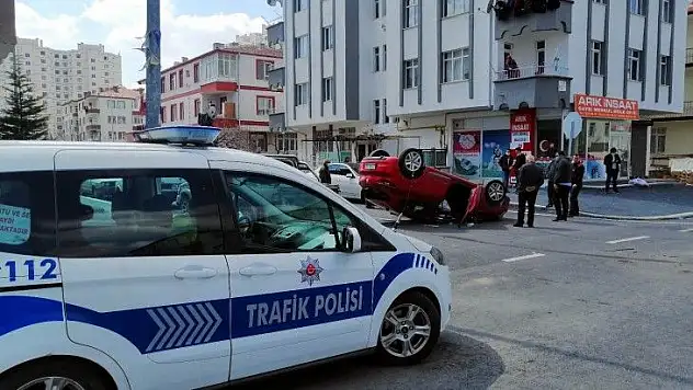 Otomobil takla attı! Yaralılar var...