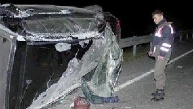 OTOMOBİL TAKLA ATTI: 5 YARALI