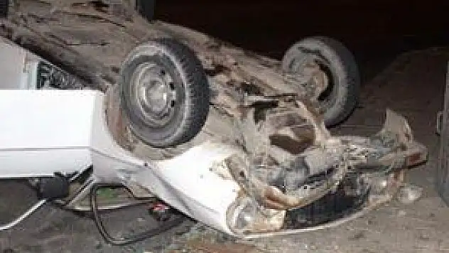 OTOMOBİL TAKLA ATTI: 4 YARALI