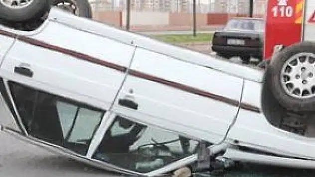 OTOMOBİL TAKLA ATTI: 1 YARALI