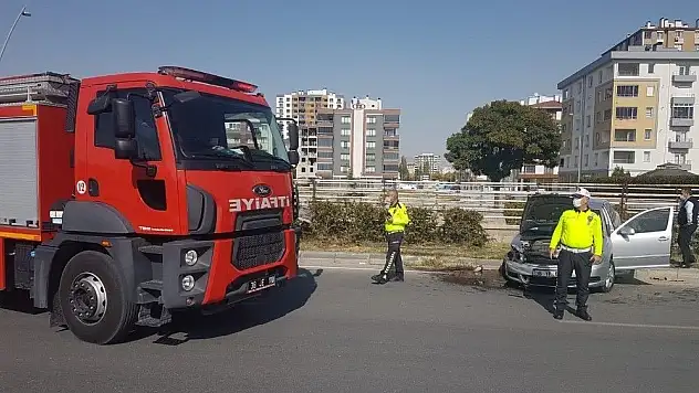 Otomobil yan yattı