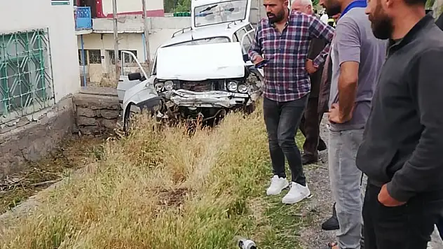 Otomobil yoldan çıktı...