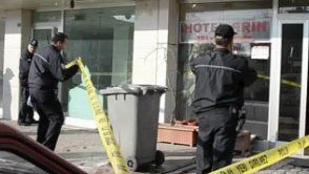 OTOMOBİLİN LASTİĞİ BOMBA GİBİ PATLADI: 1 YARALI