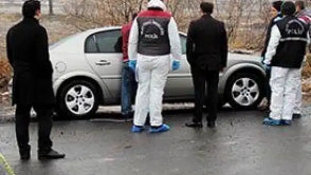 OTOMOBİLİNDE ÖLÜ BULUNDU