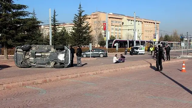 Otomobille çarpışan jeep takla attı: 1 yaralı
