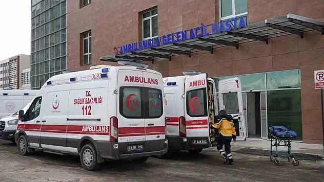 Otomobille çarpışan motosiklet sürücüsü hayatını kaybetti