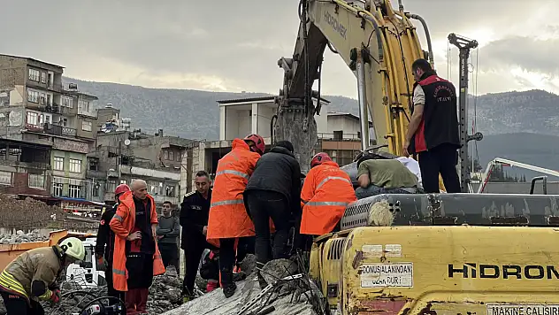 Otoparkı yıkarken enkaz altında kaldı!