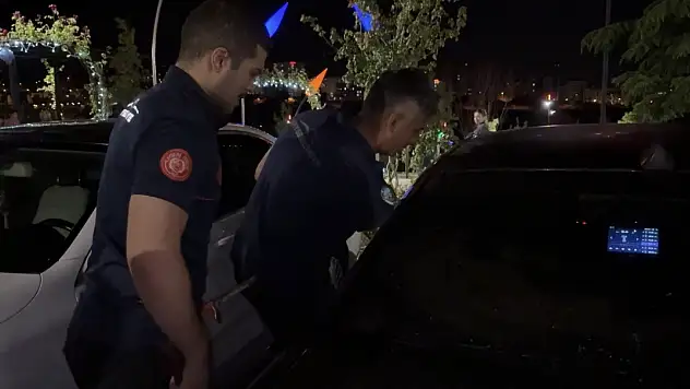 Otoparkta gergin anlar! 10 aylık bebek araçta mahsur kaldı