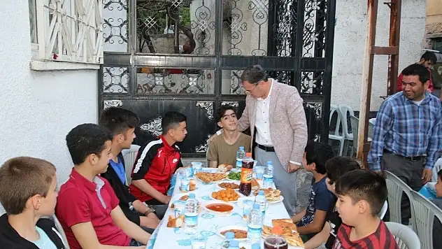 Özdoğan, 'Hemşerilerimizin gönül sofrasına misafir olduk'