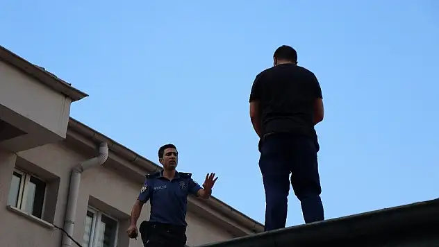 Bana sarılacaksın dedi intihardan vazgeçirdi