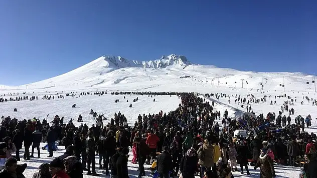 Erciyes hafta sonu 110 bin kişiyi ağırladı