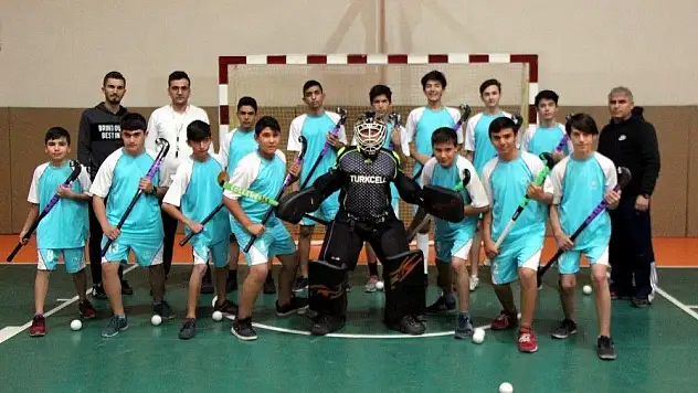 (Özel haber) Hokey Antrenörü Mustafa Kayhan: 'Milli takım aday kadrosuna sporcu göndermek için çalışıyoruz'