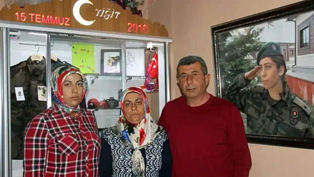 O pilotun gözlerinin içine bakmak istiyorum  