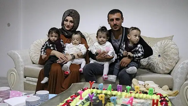 'Yaşamaz' denilen dördüzler ilk yaş günlerini kutladı