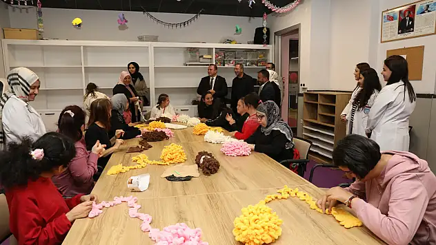 Özel ihtiyaçlı öğrencilerden Sevgi Evleri'ndeki çocuklara anlamlı hediye