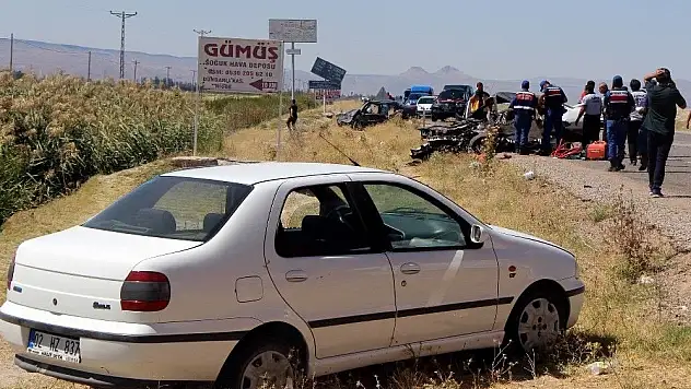 Kayseri'de feci kaza: 2 ölü, 9 yaralı