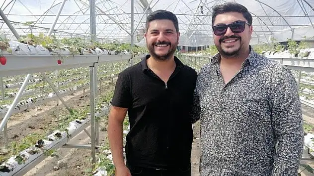 Çilek hayatlarını değiştirdi..