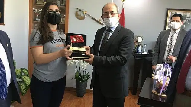 Özel Tekden Fen ve Anadolu Lisesi'nden büyük başarı