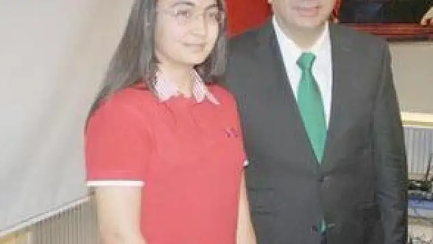 ÖZEL YILMAZ AKANSU ÖĞRENCİSİ İÇ ANADOLU BÖLGE BİRİNCİSİ OLDU