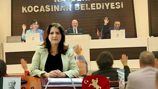 Özer'den, belediyeye ek bütçe tepkisi: Genelde de yerelde de en iyi bildikleri şey satmak!