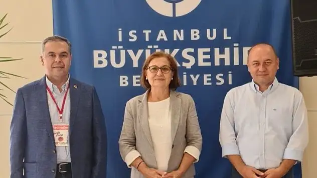 Özer, İstanbul'da