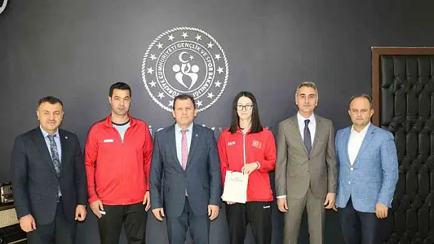 Özge Yılmaz, Kabakcı'yı ziyaret etti