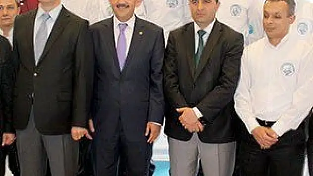 ÖZHASEKİ DE VALİ'NİN YOLUNDAN GİTTİ!