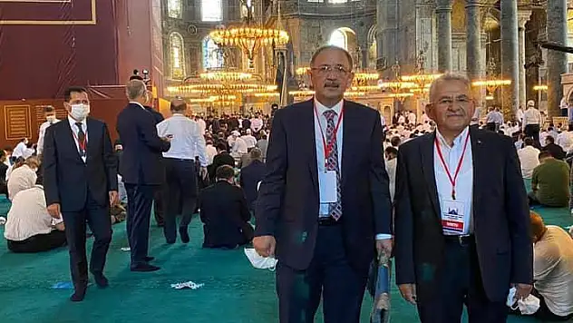 Özhaseki ve Büyükkılıç Ayasofya'da cuma namazında buluştu