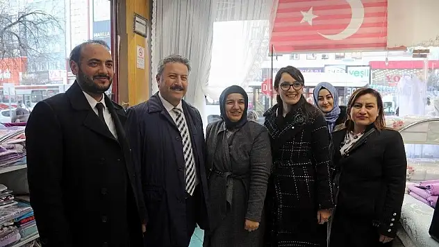Palancıoğlu'na Cumhuriyet Meydanında vatandaşları dinledi