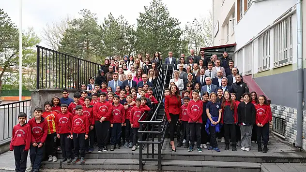 Palancıoğlu'ndan örnek davranış: Çocuklara moral oldu!