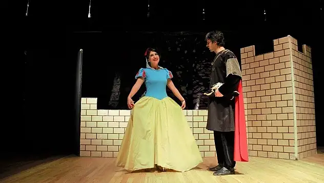 Pamuk Prenses sahnelendi
