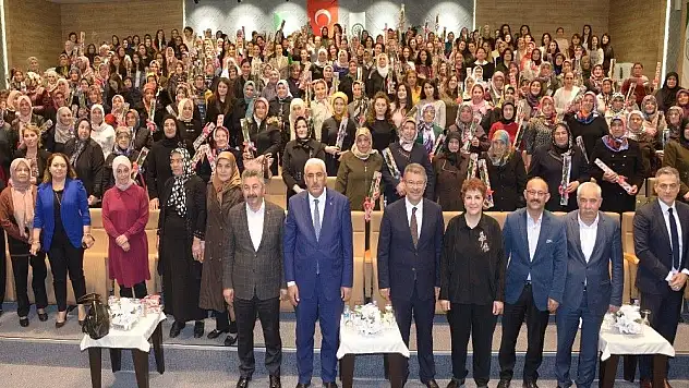 Pancar Ekicisi Kadın Çiftçilerle 8 Mart Dünya Kadınlar Gününde Örnek Etkinlik
