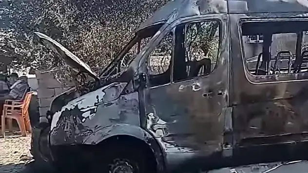 Midibüs alev alev yandı