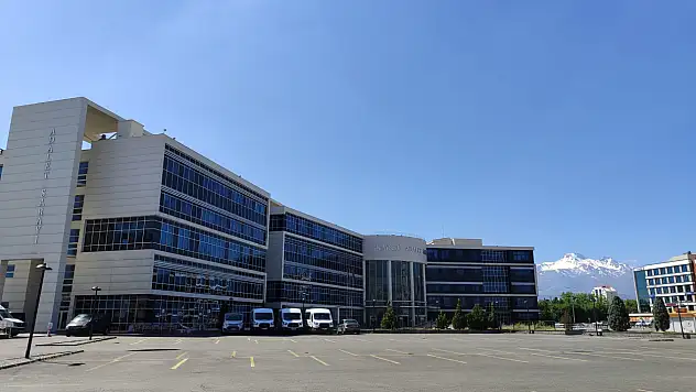 Patronla kasiyerin yasak aşkı önce icralık sonra mahkemelik oldu