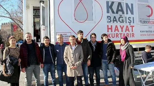 112 personelinden kan bağışı