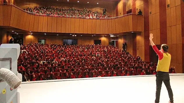 Pette Çocuk Tiyatrosuna büyük ilgi