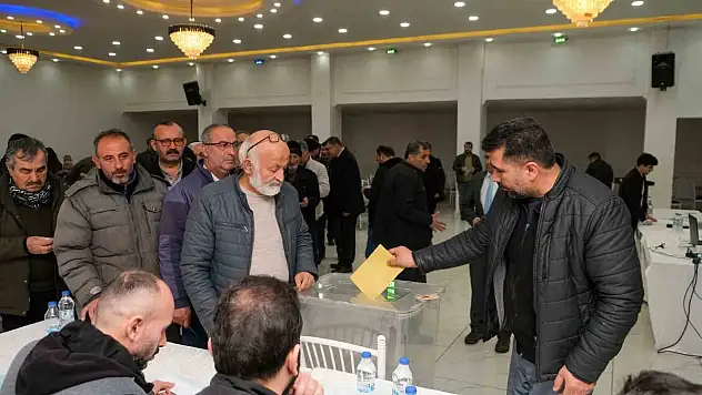 Pınarbaşı'da Bünyamin Bedir yeniden başkan!