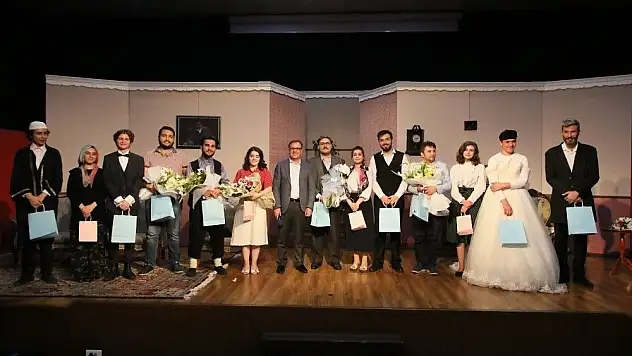 'Pinti Hamit' hem güldürdü hem düşündürdü
