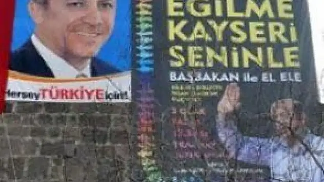 POLİS BAŞBAKAN AFİŞLERİ İÇİN DE ALARMA GEÇTİ