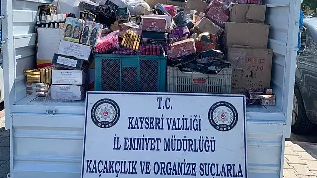 Polis ekipleri iki kamyon kaçak kozmetik ürünü ele geçirdi