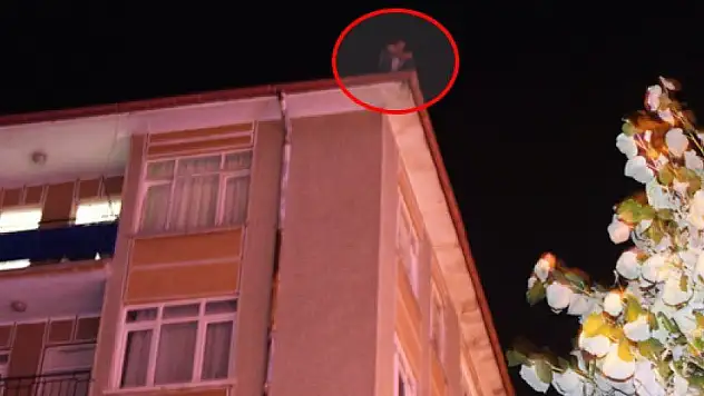 Polis kontrolünden kaçan kişi çatıya çıktı