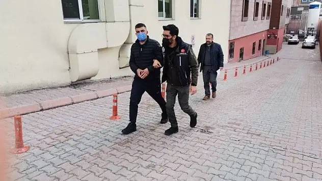 Baba ve oğlu 1 kilo uyuşturucuyla yakalandı