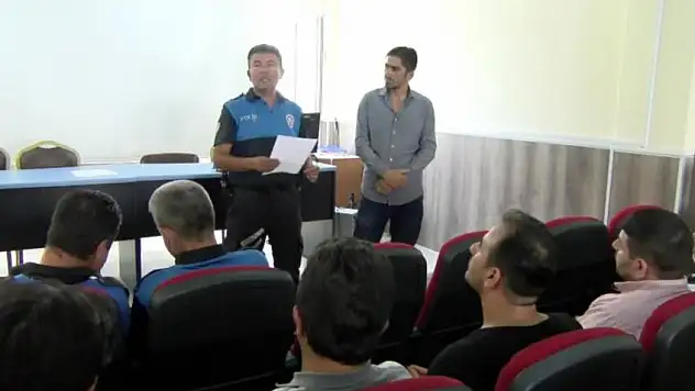 Polisten Suriyeli esnafa, &quotÇocuklarınıza sahip çıkın&quot çağrısı