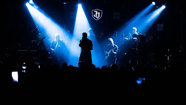 Pop müziğinin karizma sesi Kayseri'yi sallamaya geliyor!